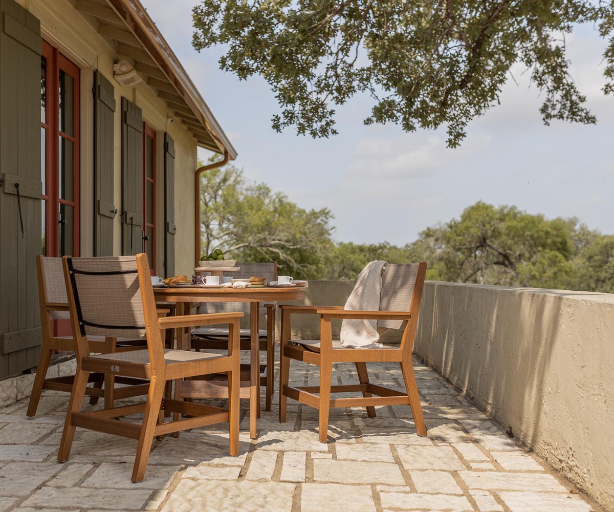 Harbor Harbor Dining Set on the Terrace