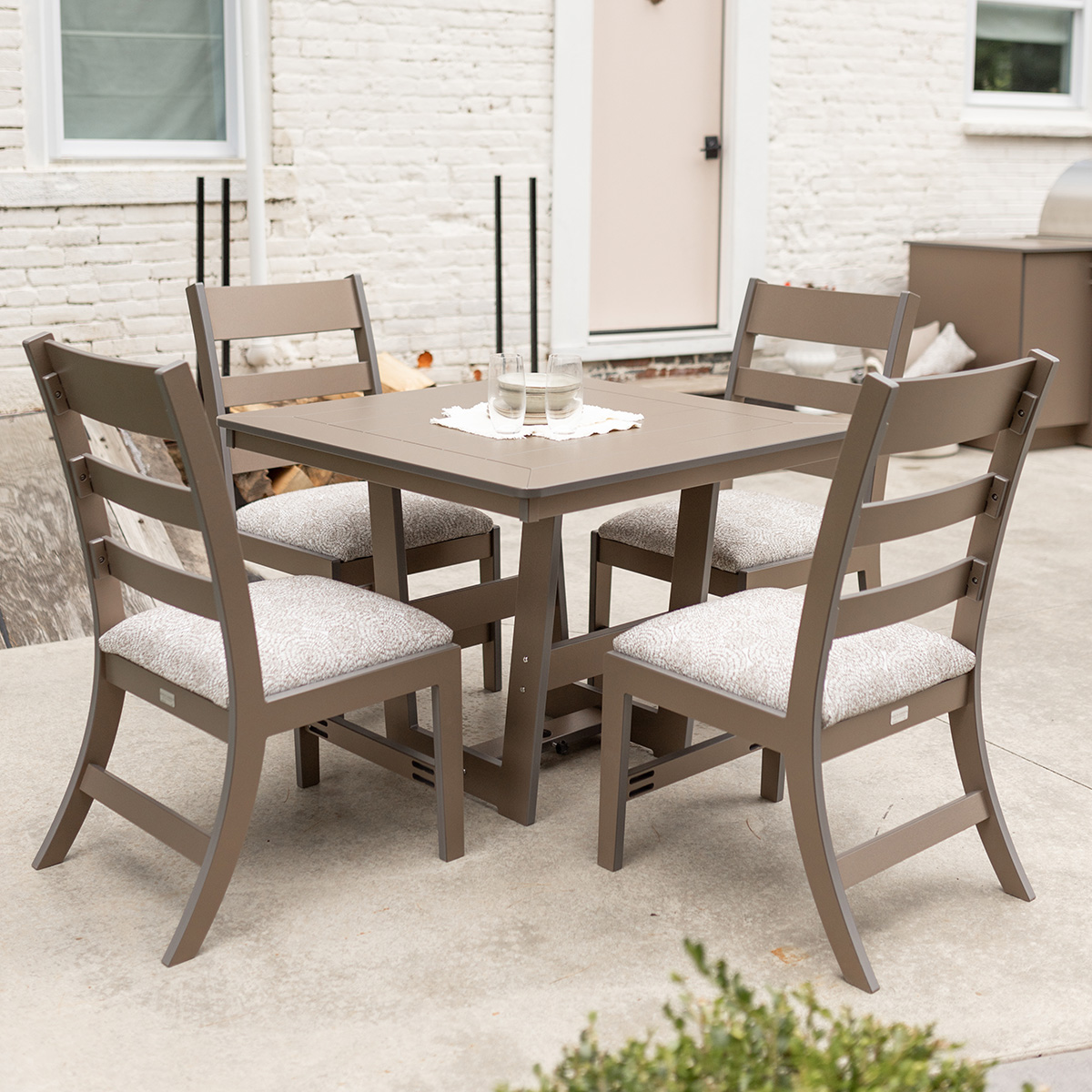Hudson Hudson Dining Set on the Patio